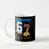 I Survived 67 Days Of School Students Teachers 100 コーヒーマグカップ (左)