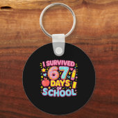 I Survived 67 Days Of School Teachers Students  キーホルダー (正面)