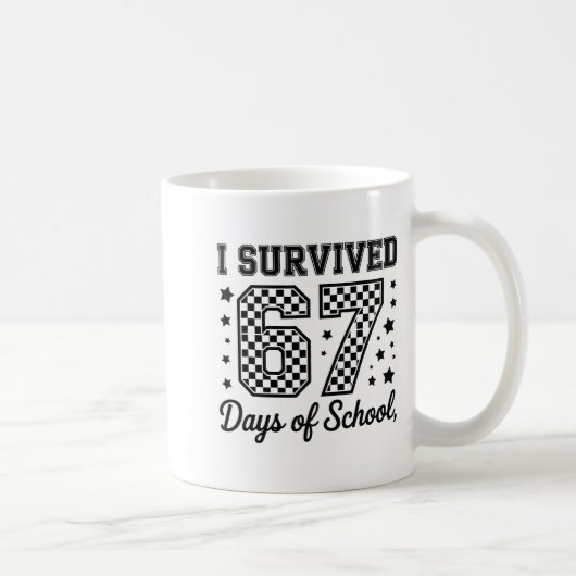 I Survived 67 Days Of School Teachers Students  コーヒーマグカップ (右)