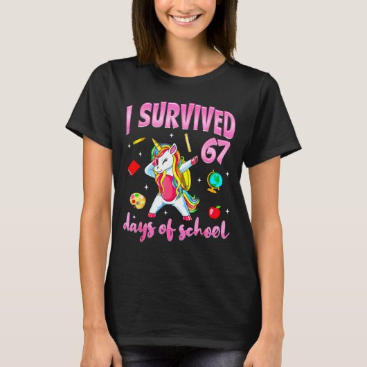 I Survived 67 Days Of School Unicorn Dabbing Teach Tシャツ (正面)