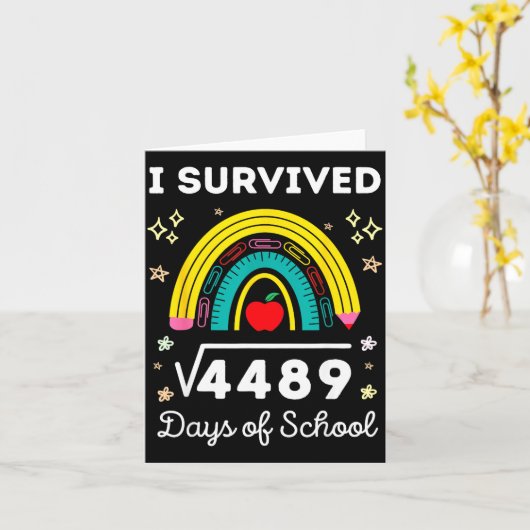 I Survived 67 Square Root Days Of School Funny Mem カード (黄色い花)