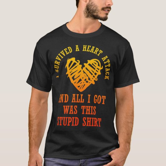 I Survived a Heart Attack Funny Heart Attack Survi Tシャツ (正面)