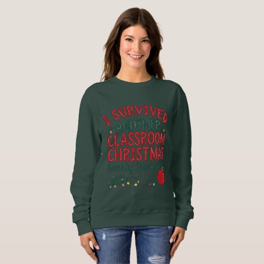 I Survived Another Classroom Christmas スウェットシャツ (正面フル)