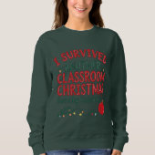 I Survived Another Classroom Christmas スウェットシャツ (正面)