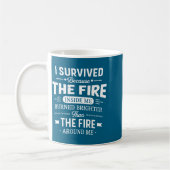 I Survived Because The Fire Inside Me Burned Brigh コーヒーマグカップ (左)