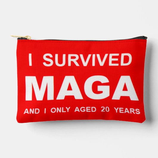 I Survived MAGA アクセサリーポーチ (正面)