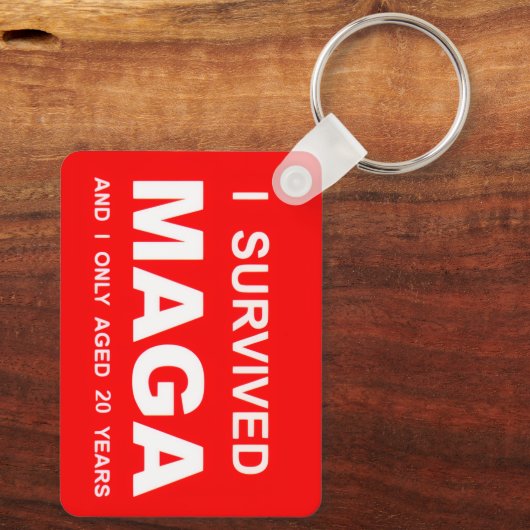 I Survived MAGA キーホルダー (裏面)