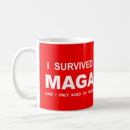 I Survived MAGA コーヒーマグカップ (左)
