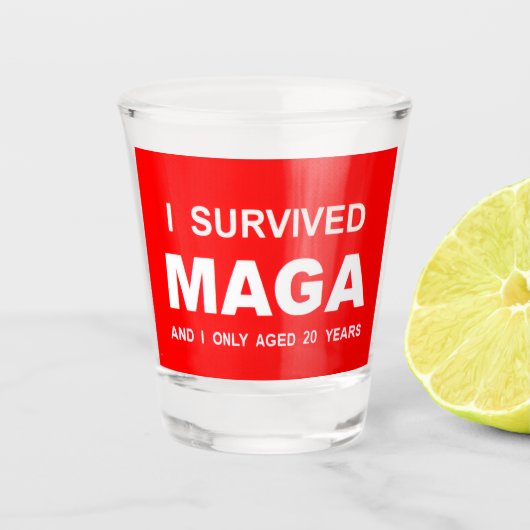 I Survived MAGA ショットグラス (正面)
