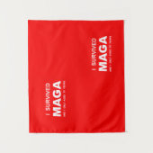 I Survived MAGA  タペストリー (正面)