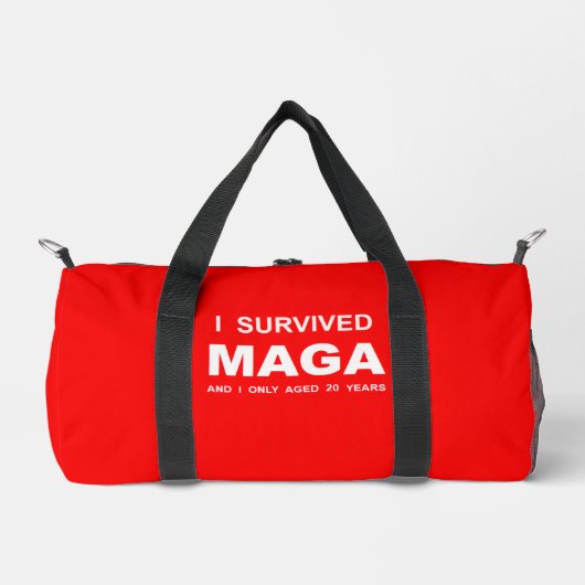 I Survived MAGA ダッフルバッグ (正面)