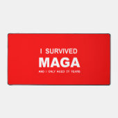 I Survived MAGA  デスクマット (正面)