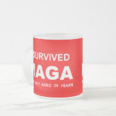 I Survived MAGA フロストグラスマグカップ (正面左)