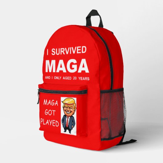 I Survived MAGA プリントバックパック (裏面右端)