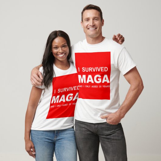 I Survived MAGA Tシャツ (ユニセックス)