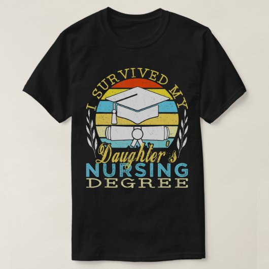 I Survived My Daughter's Nursing Degree  Tシャツ (デザイン正面)