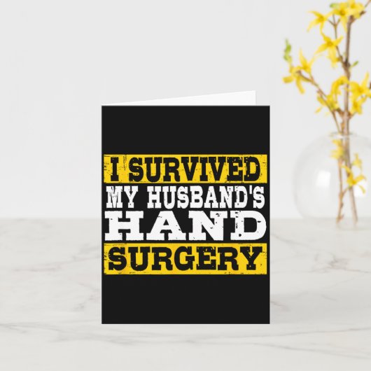 I Survived My Husband's Hand Surgery Funny Recover カード (黄色い花)