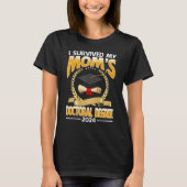 I Survived My Mom s Doctoral Degree 2024 Tシャツ (正面)