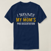 I Survived My Momx27s PhD Dissertation Funny Docto Tシャツ (デザイン正面)