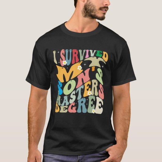 I Survived My Son's Masters Degree Groovy Graduati Tシャツ (正面)