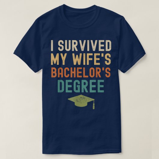 I Survived My wife's bachelor's Degree graduation  Tシャツ (デザイン正面)