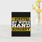 I Survived My Wife's Hand Surgery Funny Recovery  カード (黄色い花)