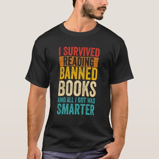I Survived Reading Banned Books And All I Got Was Tシャツ (正面)