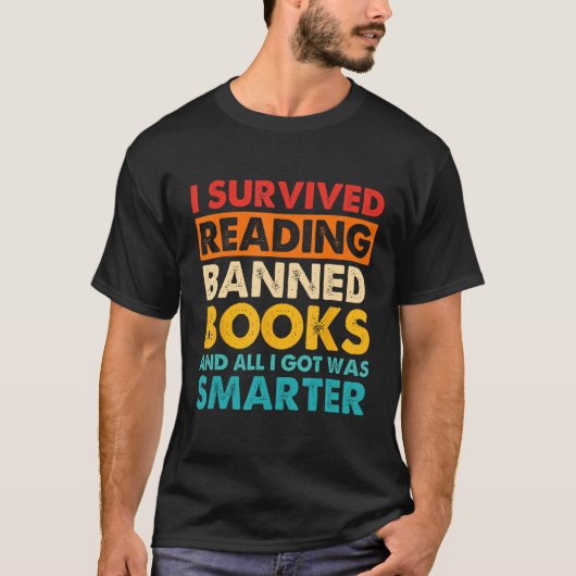 I Survived Reading Banned Books And All I Got Was  Tシャツ (正面)