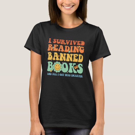 I Survived Reading Banned Books Book  Bookaholic 1 Tシャツ (正面)