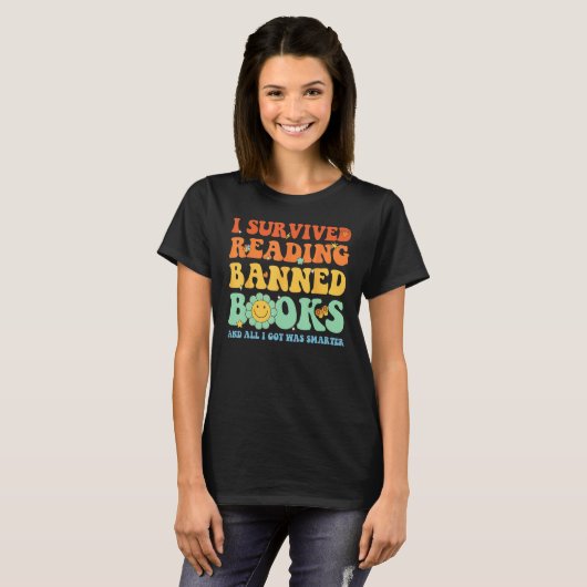 I Survived Reading Banned Books Book Bookaholic Tシャツ (正面フル)