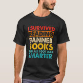 I Survived Reading Banned Books Book   Bookaholic Tシャツ (正面)