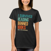 I Survived Reading Banned Books Book  Bookaholic Tシャツ (正面)