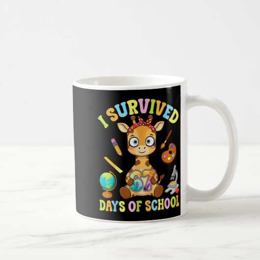 I Survived Six Seven Days Of School Cute Giraffe S コーヒーマグカップ (右)