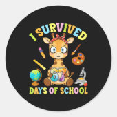 I Survived Six Seven Days Of School Cute Giraffe S ラウンドシール (正面)