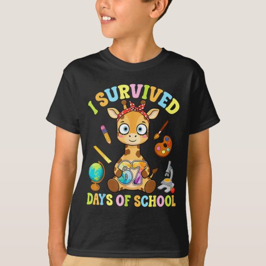 I Survived Six Seven Days Of School Cute Giraffe S Tシャツ (正面)