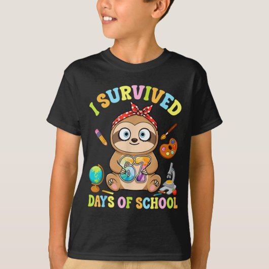 I Survived Six Seven Days Of School Cute Sloth Stu Tシャツ (正面)