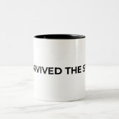 I Survived The Sync Minimalist Typographic Mug ツートーンマグカップ (中央)