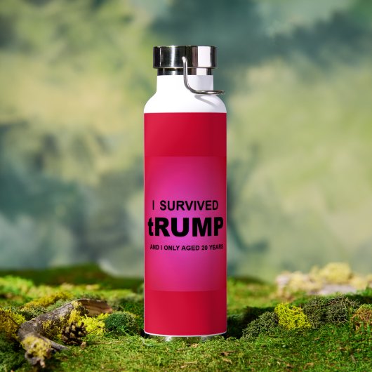 I Survived tRUMP ウォーターボトル (アウトドア (回転後))
