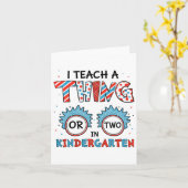 I Teach A Thing Or Two In Kindergarten Back To Sch カード (黄色い花)