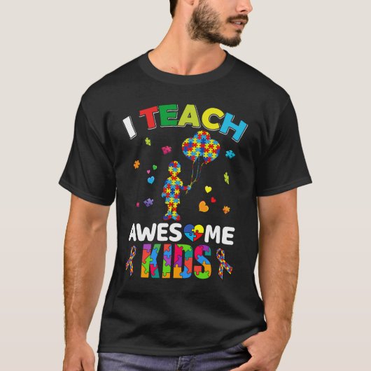 I Teach Awesome Kids Autism Awareness Teacher Men  Tシャツ (正面)