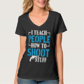 I Teach People How To Shoot Stuff Shooting Range I Tシャツ (正面)