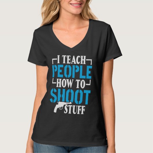 I Teach People How To Shoot Stuff Shooting Range I Tシャツ (正面)