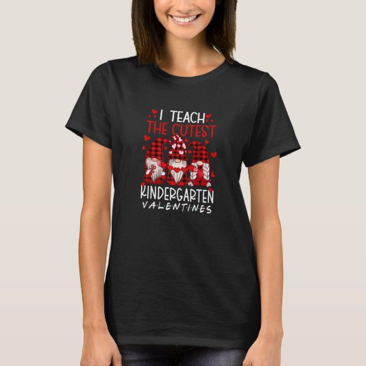 I Teach The Cutest Kindergarten Valentines Gnome T Tシャツ (正面)