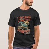 I Tow Things and I Know Things Funny RV Camper Cam Tシャツ (正面)