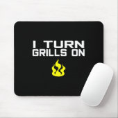 I turn grills on funny bbq grilling  マウスパッド (マウス)