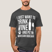 I want to drink wine and pet Rhodesian Ridgeback D Tシャツ (正面)