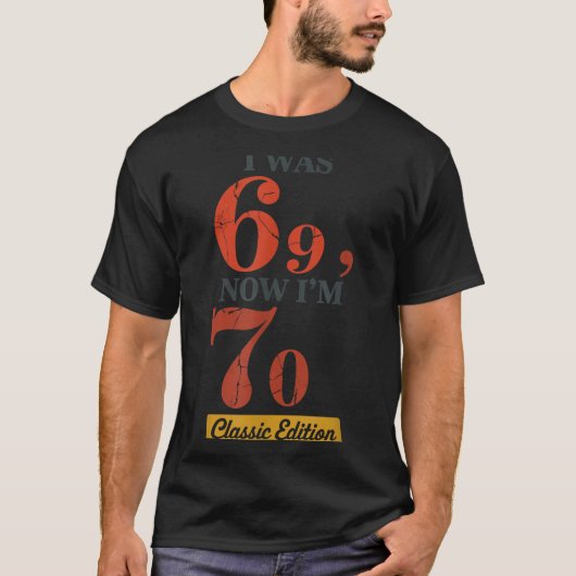 I Was 69, Now I'm 70 67 Birthday Grandpa Grandma M Tシャツ (正面)