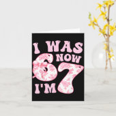I Was 6 Now I'm 7 67 Meme Groovy Retro 7th Birthda カード (黄色い花)