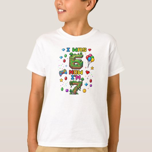 I Was 6 Now I'm 7 Pixel Block Birthday Graphic Tシャツ (正面)