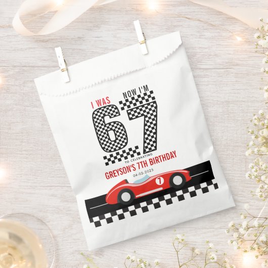 I Was 6 Now I'm 7 Race Car Boy Birthday Party フェイバーバッグ (クリップ留めされた状態)
